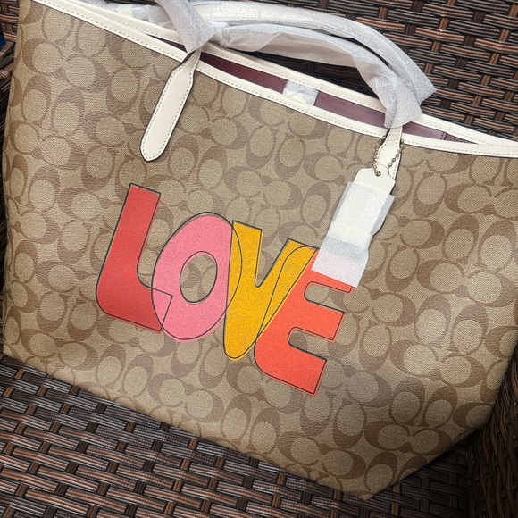 COACH City Tote In Signature Canvas With Love Print c2810 - Picture 9 of 11